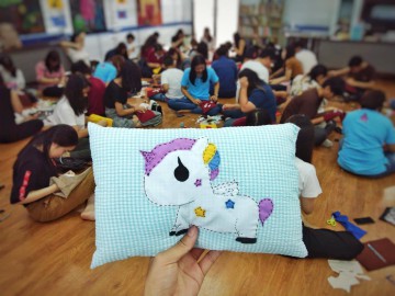 อาสาสมัคร หมอนหนุนอุ่นรัก 4 พ.ค.  Volunteer to Produce pillow for Disadvantaged Preschoolers in Thailand May, 4, 19
